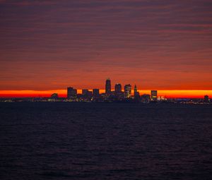 Превью обои город, море, рассвет, темный