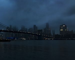 Превью обои город, мост, вода, туман, сумерки, темный
