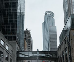 Превью обои город, небоскреб, архитектура, дорога, машины