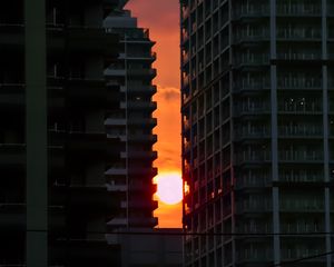 Превью обои город, небоскреб, закат, солнце, оранжевый