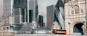 Превью обои город, небоскребы, мост, вода, автобус, лондон