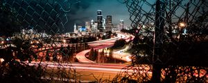 Превью обои город, ночь, огни, вид, забор, темный