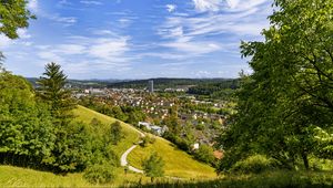 Превью обои город, панорама, холмы, деревья, лес, небо, облака