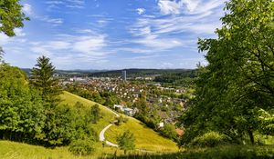 Превью обои город, панорама, холмы, деревья, лес, небо, облака