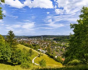 Превью обои город, панорама, холмы, деревья, лес, небо, облака