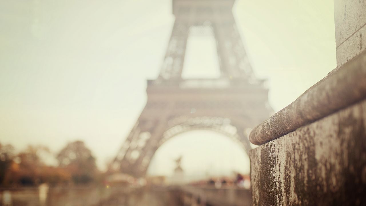 Обои город, париж, эйфелева башня, боке, фокусировка, размытость