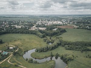 Превью обои город, река, извилистый, деревья, горизонт