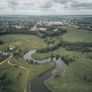 Превью обои город, река, извилистый, деревья, горизонт