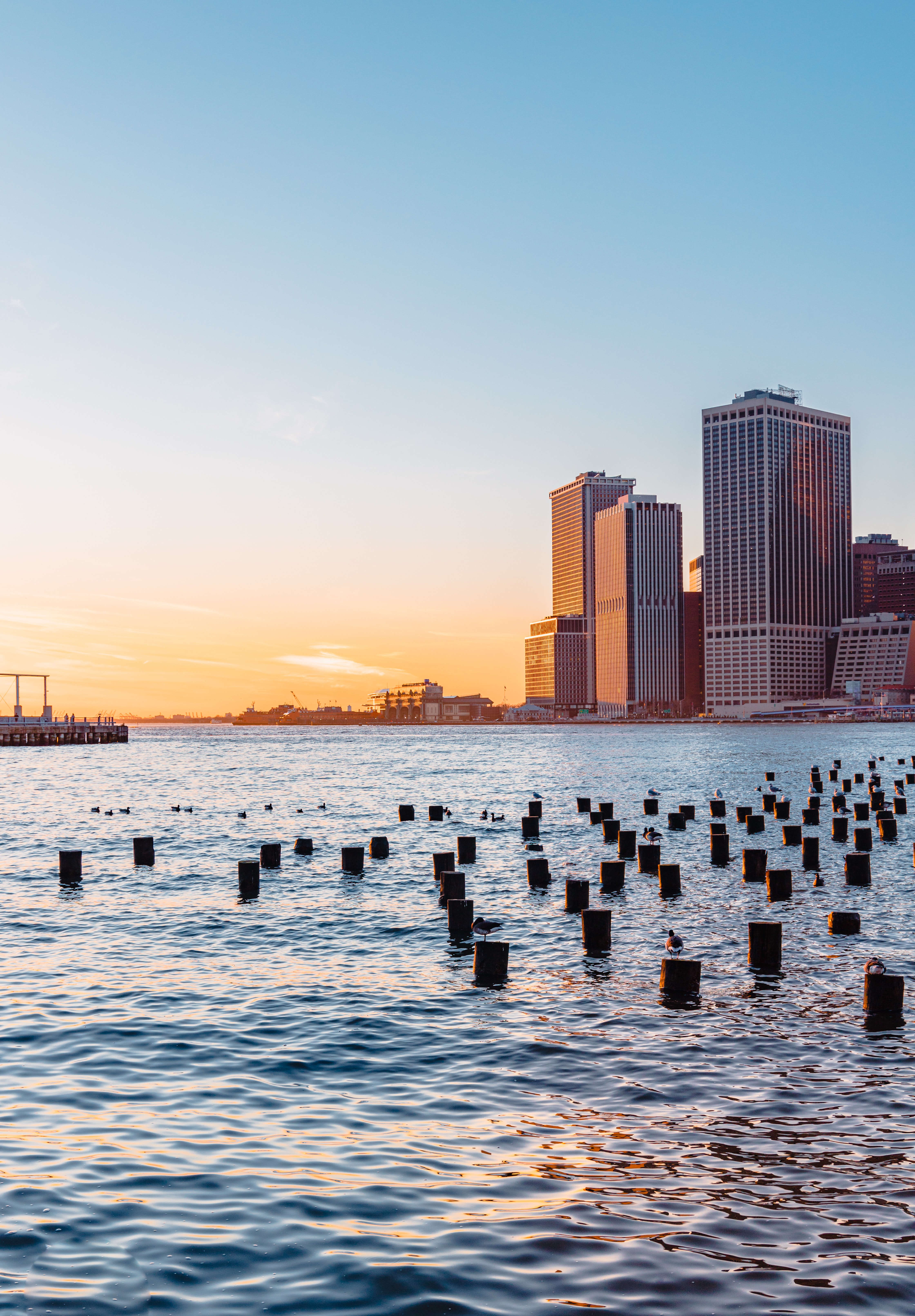 Крылатское набережная. Современный город. Парк hunter’s point south, нью-йорк. Небоскребы германии фото. Река в современном городе.