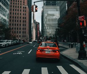 Превью обои город, улица, автомобили, здания, дорога