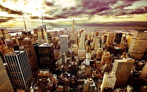 Превью обои город, вечер, небо, тучи, америка, сша, нью йорк, небоскребы, здания, красиво