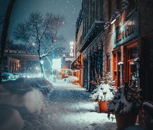 Превью обои город, вечер, снегопад, зима, улица, здания