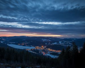 Превью обои город, вид сверху, горы, ночь, сумерки, пейзаж