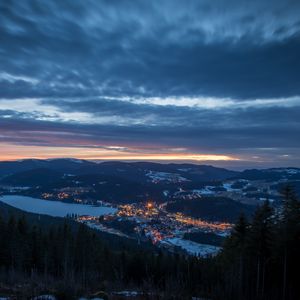 Превью обои город, вид сверху, горы, ночь, сумерки, пейзаж