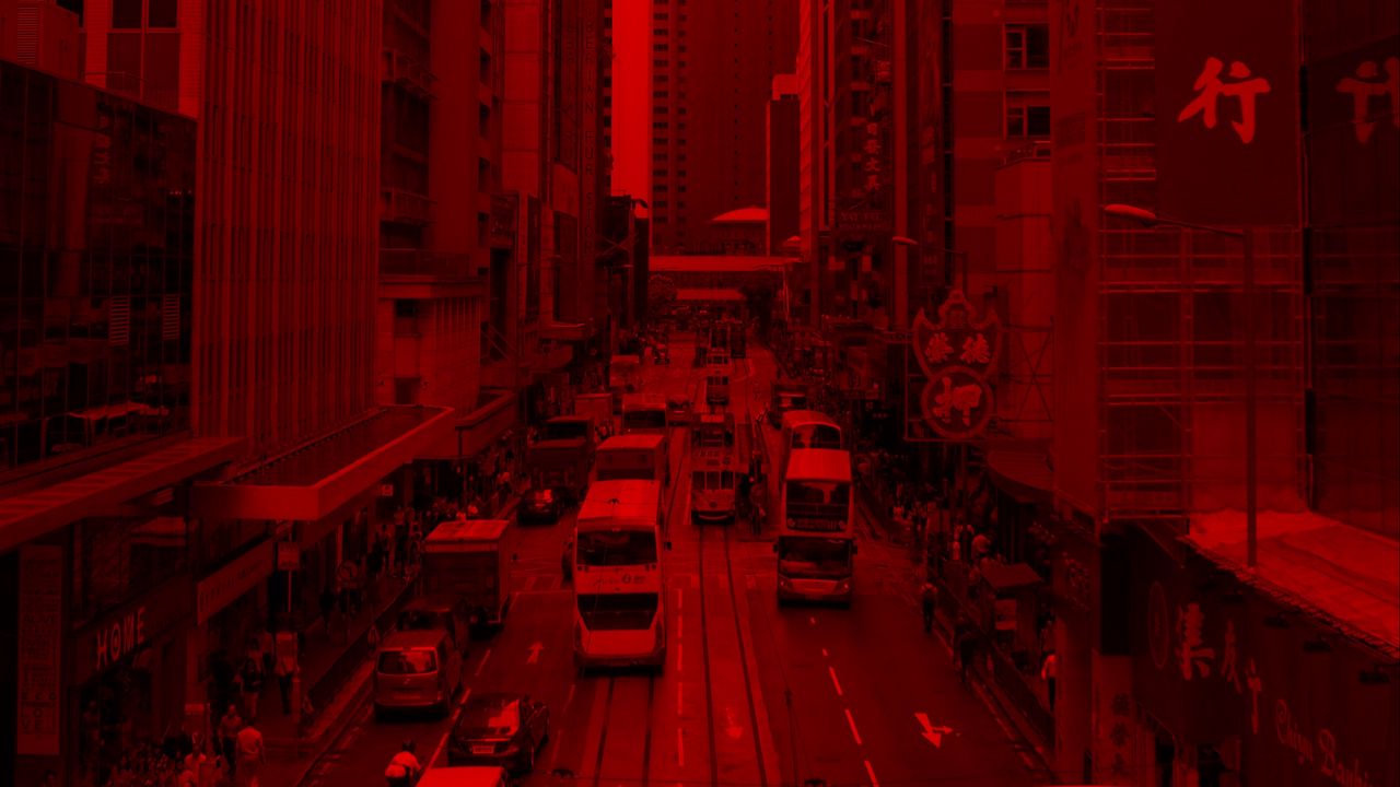 Обои город, здание, машина дорога, красный, эффект