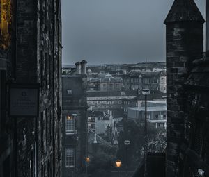 Превью обои город, здания, архитектура, серый, туман, сумерки