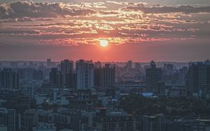 Превью обои город, здания, архитектура, закат, сумерки