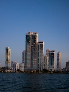 Превью обои город, здания, море, волны, небо