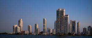 Превью обои город, здания, море, волны, небо