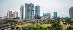 Превью обои город, здания, мост, дорога, развязка, деревья