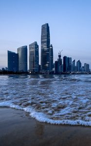 Превью обои город, здания, небоскребы, море, пляж, побережье