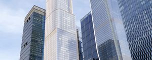 Превью обои город, здания, небоскребы, дорога