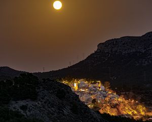 Превью обои город, здания, огни, горы, луна, ночь