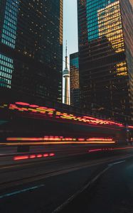 Превью обои город, здания, огни, движение, дорога, длинная выдержка