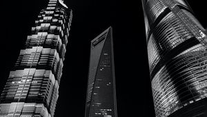 Превью обои город, здания, огни, вид снизу, чб