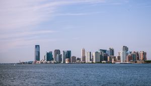 Превью обои город, здания, побережье, вода, вид