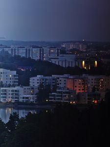 Превью обои город, здания, река, ночь, небо, деревья, городской пейзаж