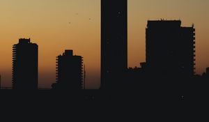Превью обои город, здания, силуэты, сумерки, темный