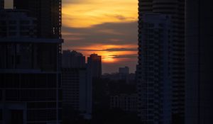 Превью обои город, здания, солнце, закат
