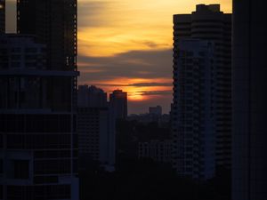 Превью обои город, здания, солнце, закат