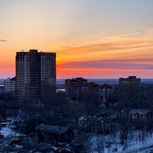 Превью обои город, здания, вид сверху, закат, снег, зима