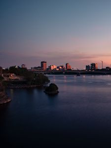 Превью обои город, здания, вода, сумерки, закат