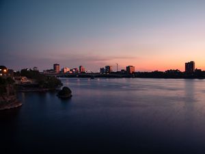 Превью обои город, здания, вода, сумерки, закат