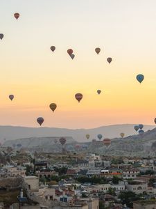 Превью обои город, здания, воздушные шары, небо, закат