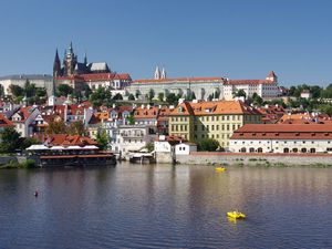 Превью обои город, здания, замок, архитектура, пристань, вода