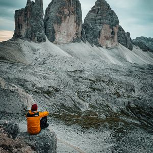 Превью обои горы, человек, одиночество, природа, вид