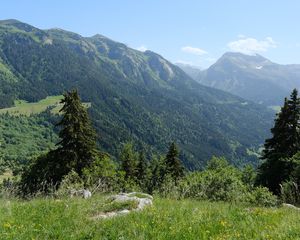 Превью обои горы, деревья, долина, пейзаж, природа, лес, растения