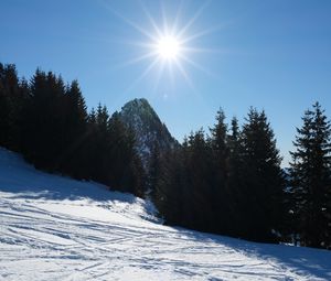 Превью обои горы, деревья, снег, лучи, солнце, природа, зима