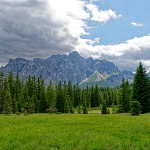 Превью обои горы, деревья, трава, облака