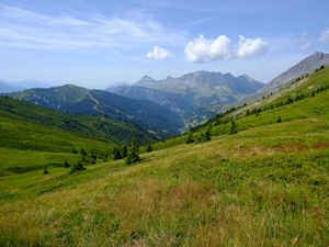 Превью обои горы, долина, лужайка, трава, деревья, пейзаж