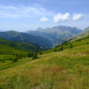 Превью обои горы, долина, лужайка, трава, деревья, пейзаж