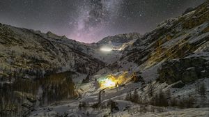 Превью обои горы, долина, снег, ночь, звездное небо
