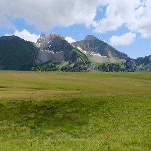 Превью обои горы, долина, трава, рельеф, пейзаж