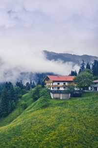 Превью обои горы, дом, облака, природа, пейзаж