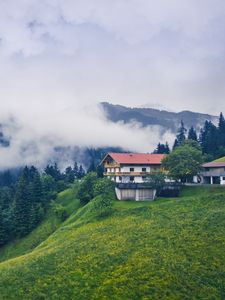 Превью обои горы, дом, облака, природа, пейзаж