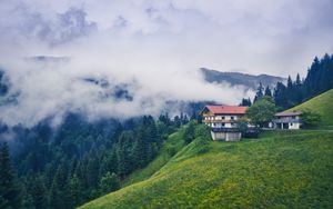 Превью обои горы, дом, облака, природа, пейзаж